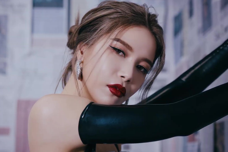 Soompi on X: WATCH: #MAMAMOO's Solar Returns With Alluring Solo MV For  HONEY Comeback   / X