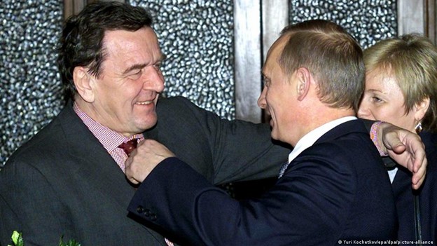 ElephantStoryTX's tweet photo. The Elephant Story Blog: Oily Oligarchs Suffering from the Ukraine Influenza
https://t.co/SwK43oe6of https://t.co/E7D2n8LYs7