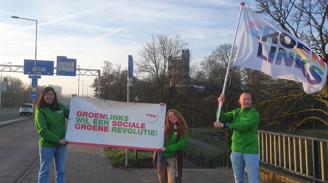 GLNijmegen's tweet photo. Vandaag stonden wij door heel Nijmegen om mensen een goede morgen en een groene en sociale revolutie te wensen 💚❤️

Vergeet niet te stemmen vandaag ✊ https://t.co/0tZLF8HJ7t
