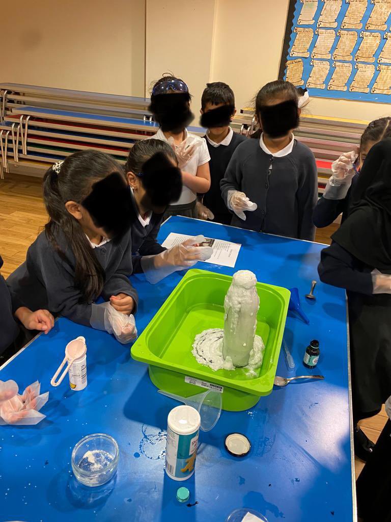 ikhlaasPrimary's tweet photo. More pictures from Science Day! #ScienceDay #scienceweek2022 https://t.co/bCNYPP7bnI