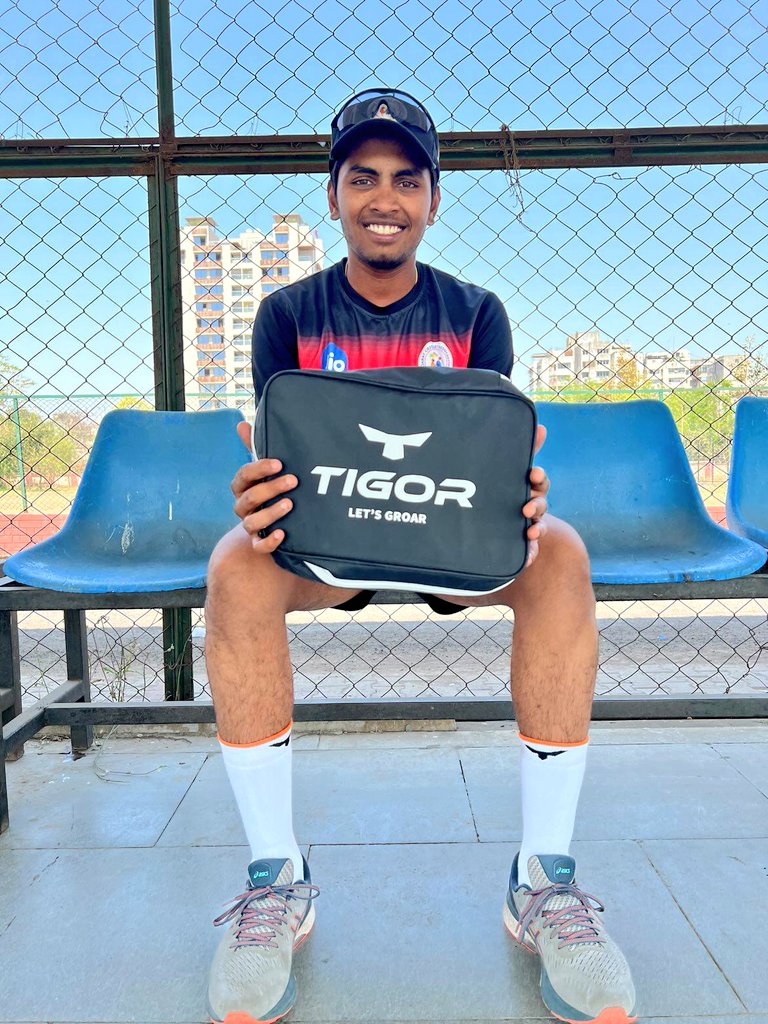 tigortweets's tweet photo. India Under -19 player, and top 3 scorer in  
Ranji trophy 2022 from gujrat team.

Thanks to Het bhai
For accepting and appreciating Tigor shoe bag and tigor cricket socks..
#sports #Cricket #CricketTwitter #mumbai #india #brands #socks https://t.co/vSvfC0PbYF
