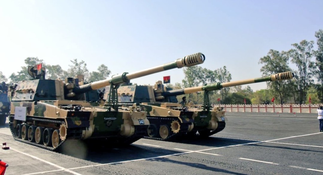 DefencePRO_Guj's tweet photo. #IndianArmy
#SouthernCommandInvestiture Ceremony 2022

Lt Gen JS Nain GOC-in-C #SouthernCommand  reviewed an impressive March past by columns of 3 EME Centre, Mahar Regimental Centre, #NCC Cadets &amp; Mechanised columns of Tanks &amp; wide array of New-Gen #combat equipment

@IaSouthern https://t.co/nUm8878amN