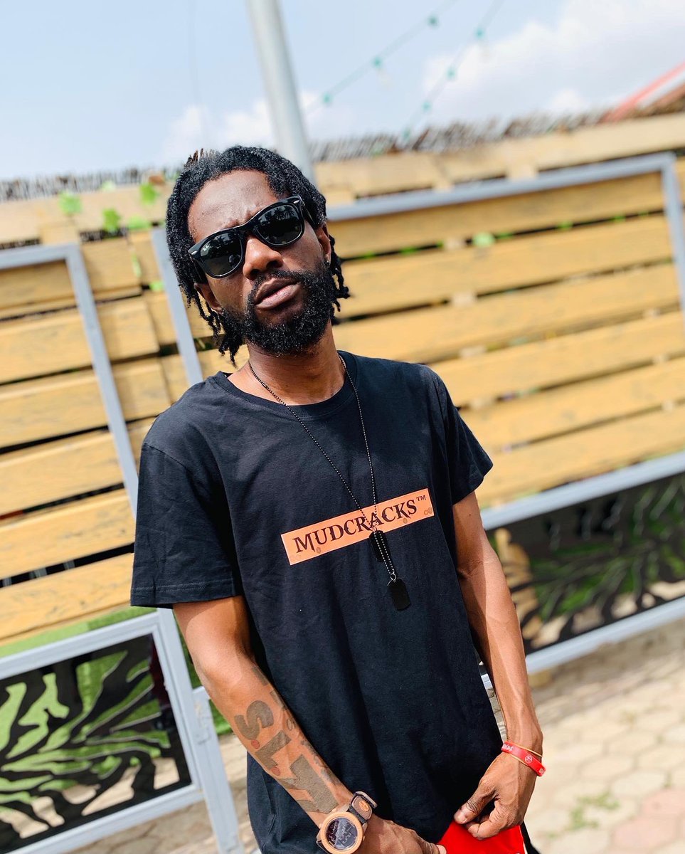 mudcracks_'s tweet photo. The lyrical Genius @KwakuDMC 🦍 for the Culture 🍊🧡🔥
•
•
#asakaa #kwakudmc #fashion #streetwear #mudcracks https://t.co/wkt3mW7RRs