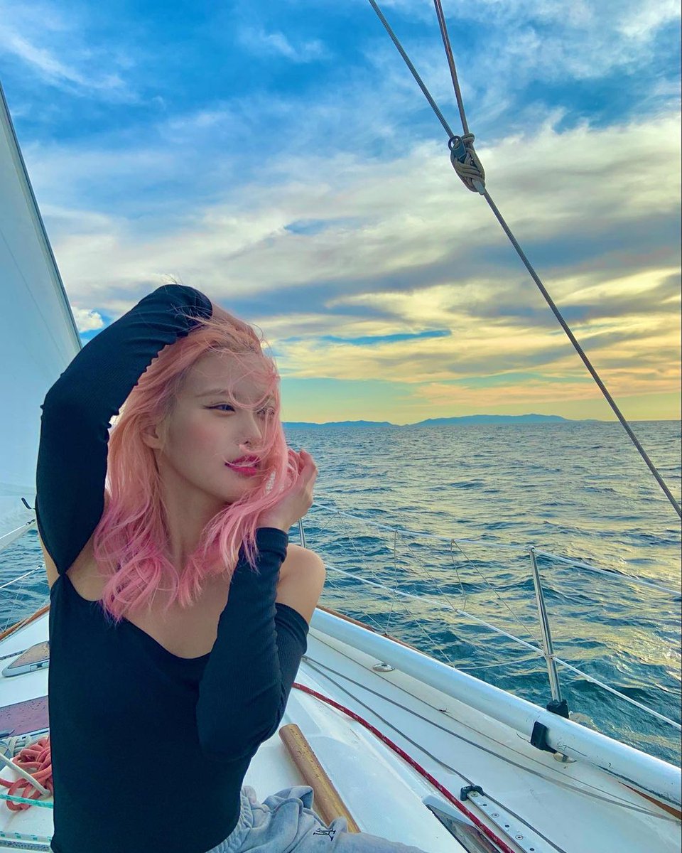 AhinGlobal's tweet photo. 220315 Ahinstagram update

What a vibe ⚓

#AHIN #아인 #모모랜드 #MOMOLAND @MMLD_Official https://t.co/IJrvx54EWr