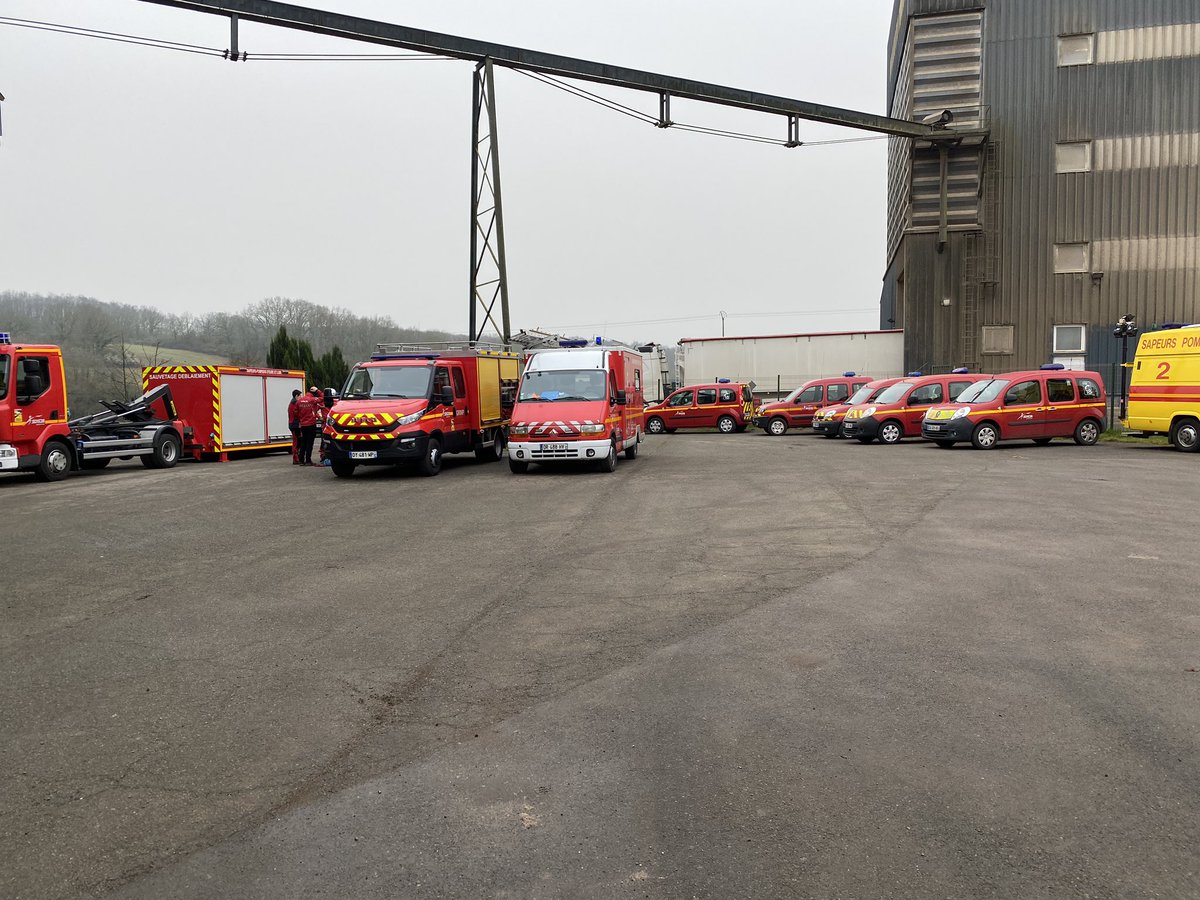 GroupeSCAEL's tweet photo. [EN DIRECT] Démonstration 

Le @Officiel_SDIS28 réalise une démonstration de secours en cas d’ensevelissement dans le grain sur le site #SCAEL de Gallardon. https://t.co/gpob4WB5N0