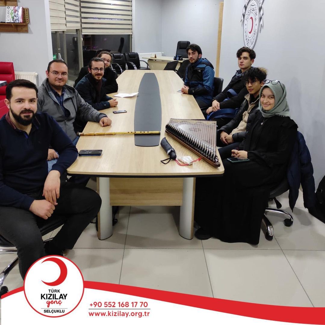 Genç Kızılay Selçuklu Türk Sanat Korosu ikinci toplantısını şubemizde gerçekleştirdi. En güzel etkinlikleri birlikte gerçekleştirmek için hazırlıklara başlandı. Beklemede kalın.