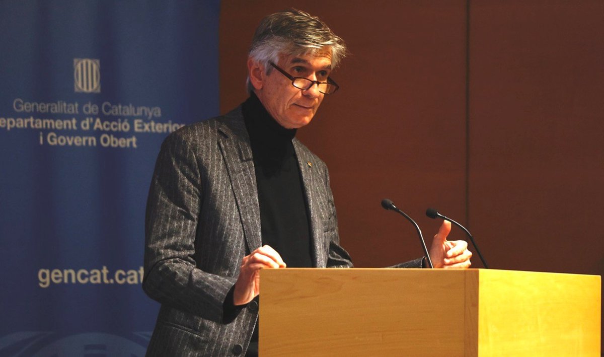 📷 El #conseller Argimon i la consellera d’<a href="/exteriorscat/">Unió Europea i Acció Exterior</a> i <a href="/governobertcat/">Govern obert</a> <a href="/_VictoriaAlsina/">Victòria Alsina Burgués</a> presenten al cos consular acreditat a Barcelona l'aposta catalana per la biomedicina a <a href="/the_prbb/">Biomedicina BCN</a> i als laboratoris Hipra