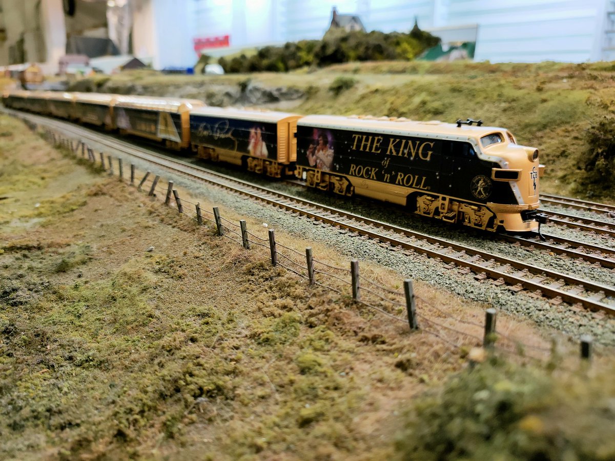 ModelTrainCntr's tweet photo. Saw something a bit different last night at Aire valley railway modellers club https://t.co/YcfMLZc4hK