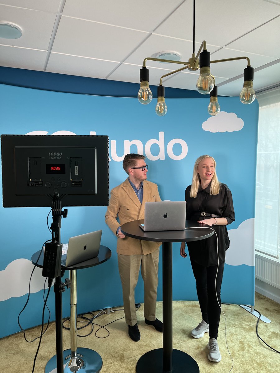 Kundo's tweet image. Imorse hade Kundo Sverige och Kundo Norge för första gången ett gemensamt webbinarium live från Stockholm 🎥⭐ Marknadsteamet representerat av Marthe och Gustav pratade om de viktigaste insikterna från årets kundservicerapport. Var du med på dagens webbinarium?