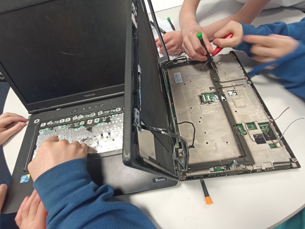 MrsSBaty's tweet photo. Good fun at the #tinkertable in the #digiden this morning, P6 learning to identify internal components of laptops with the added challenge of cleaning &amp; replacing parts to try to get them to work 🤔🤞
#digitallearning #digitalskills #digitaltechnology #handsonlearning https://t.co/ajY1Zv7spf