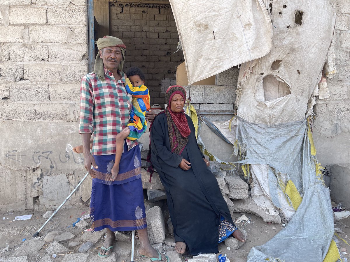RulaAmin's tweet photo. Mhamad Hasan & his family fled their home in #Taez 3 years ago.
Now, living in a flimsy shelter
Like most of #Yemen’s 4 million displaced people,
He had lost his income,
the family lives on one meal a day & children don’t go to school
#YemenCan’tWait
#InvestinHumanity https://t.co/U4OGCEaHsh