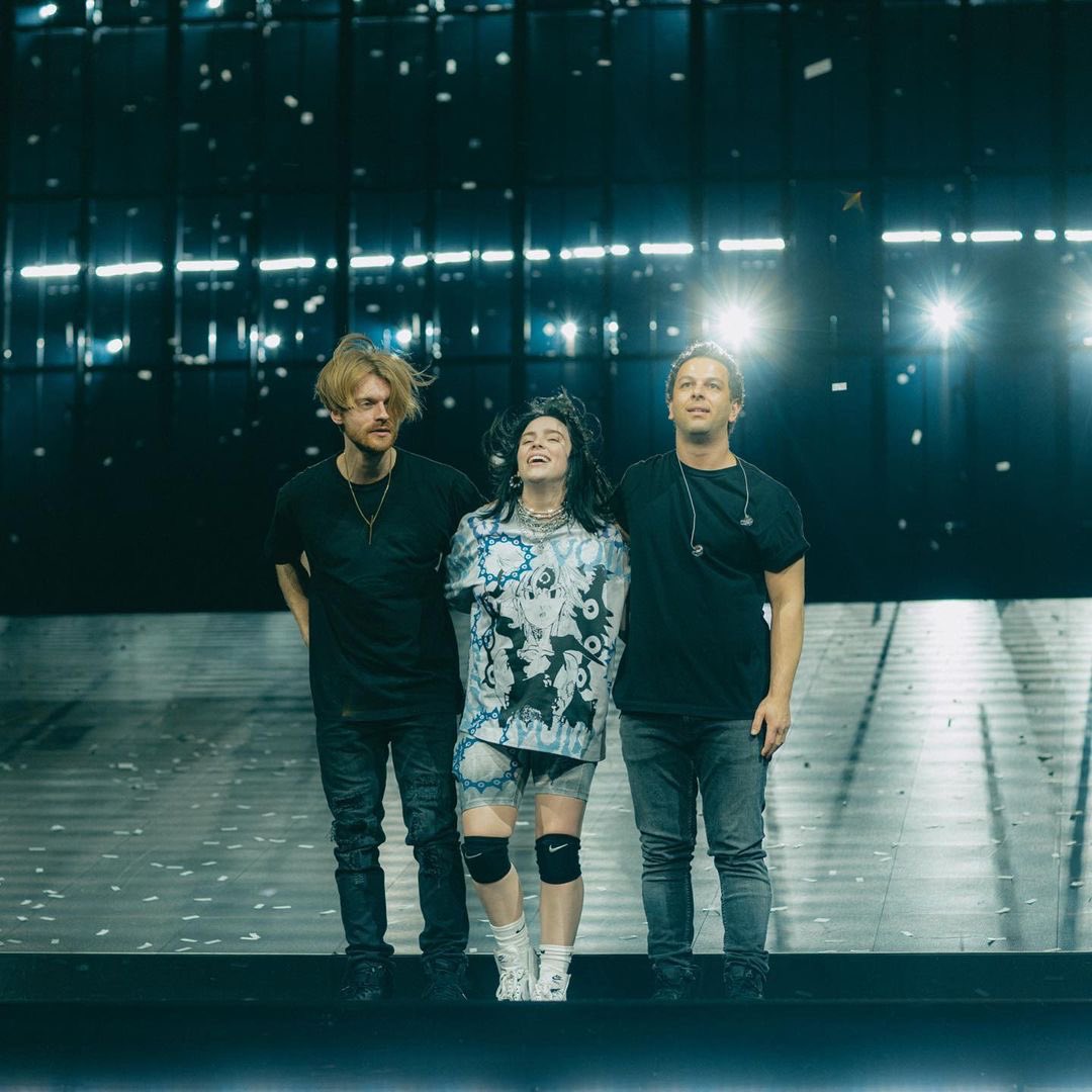 billiesource's tweet photo. Billie, @finneas and @marshalldrums on stage in St. Paul, Minnesota last night (📸: @mattvogelphoto) #HTEStPaul https://t.co/lzV9FUFHkC