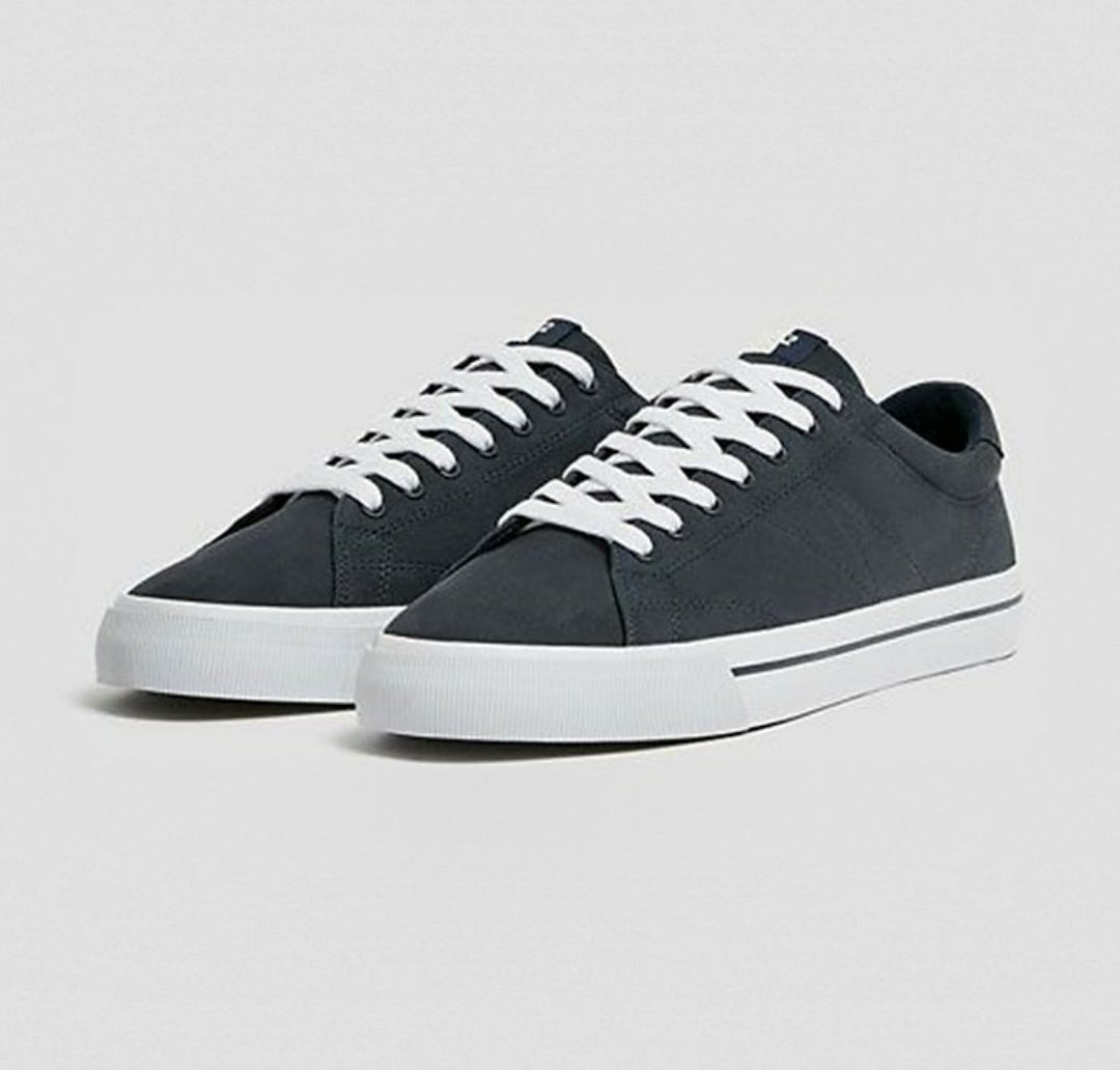 EmilieAlexia's tweet photo. Bonjour TT
J'ai des baskets pull&amp;bear a vendre
27.000frs la paire
 disponible à Dla avec possibilité d'expédition
Les pointures selon l'image☺️
1: P43 et 44
2: P43, 44 et 45
3: P43 et 45
4: P42, 43 et 45

#RT svp https://t.co/dESn6jzeNR