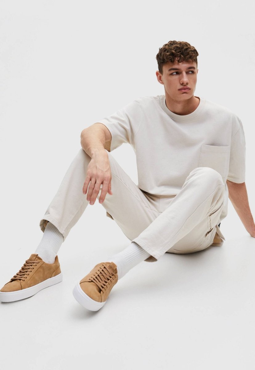 EmilieAlexia's tweet photo. Bonjour TT
J'ai des baskets pull&amp;bear a vendre
27.000frs la paire
 disponible à Dla avec possibilité d'expédition
Les pointures selon l'image☺️
1: P43 et 44
2: P43, 44 et 45
3: P43 et 45
4: P42, 43 et 45

#RT svp https://t.co/dESn6jzeNR