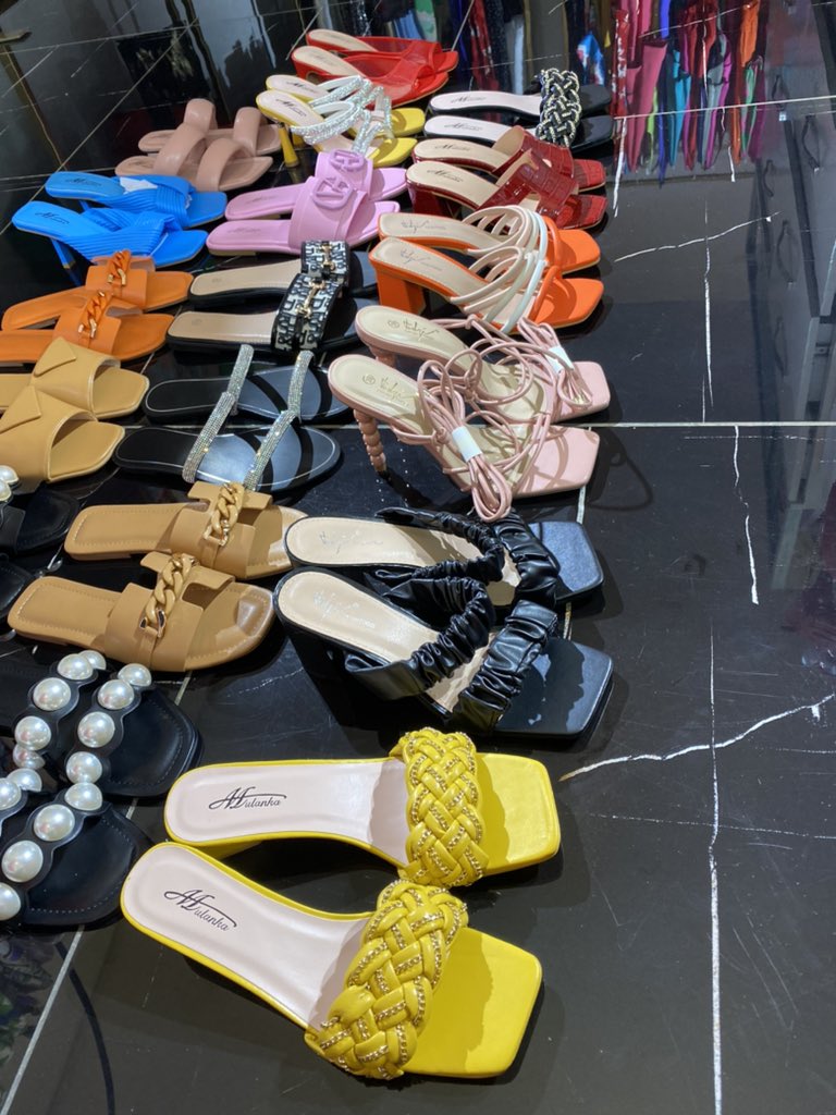 Plutôt sandales plates ou sandales à talons mesdames ? ☺️
En tout cas nous avons de tout! De 36 à 41. Les prix vont de 12000 à 35 mil. 
Rdv dans notre showroom à Bastos centre éducatif ou commandez directement au 658689085. ☺️