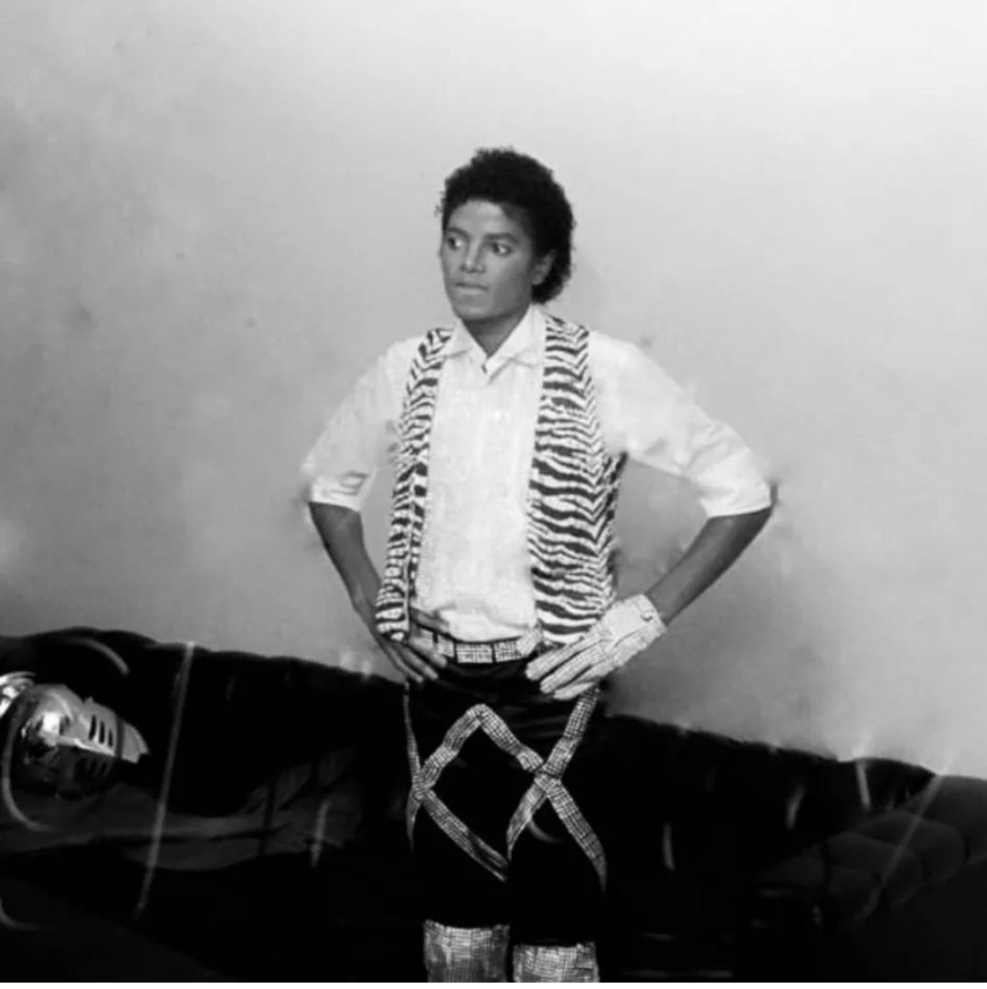 Rare photo of Michael Jackson backstage during the Jacksons
