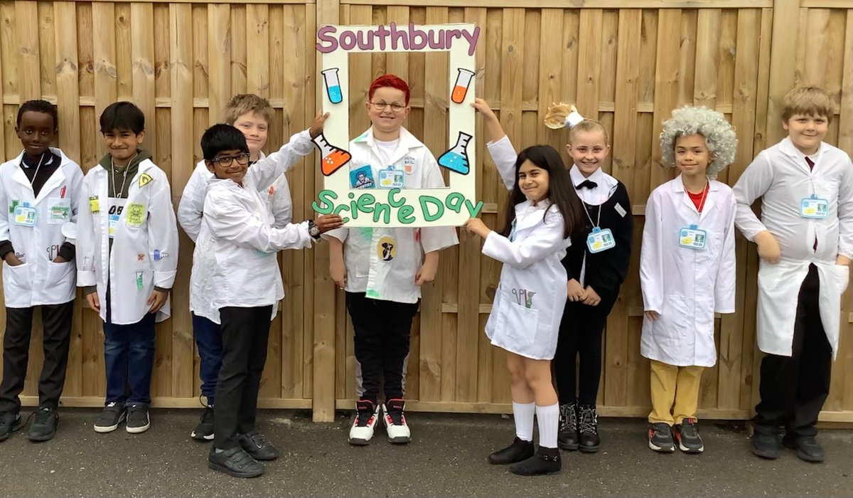 Year4sps's tweet photo. Happy Science Day! 🥼🧪👩🏿‍🔬We're looking forward to a day of experiments, demonstrations and challenges to celebrate British Science Week @ScienceWeekUK🔬 https://t.co/2hNPMxUJZ2