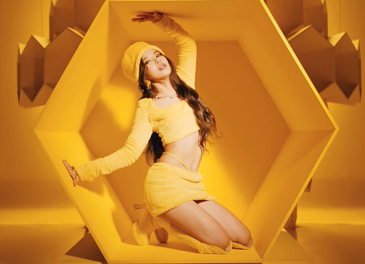 moostified's tweet photo. ma'am—

SOLAR 1ST MINI ALBUM
FACE OUT NOW
#HONEYMusicVideo
#Honey_Solar https://t.co/hV033beznS