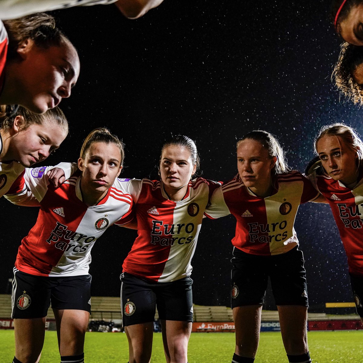 Feyenoord V1 tweet media
