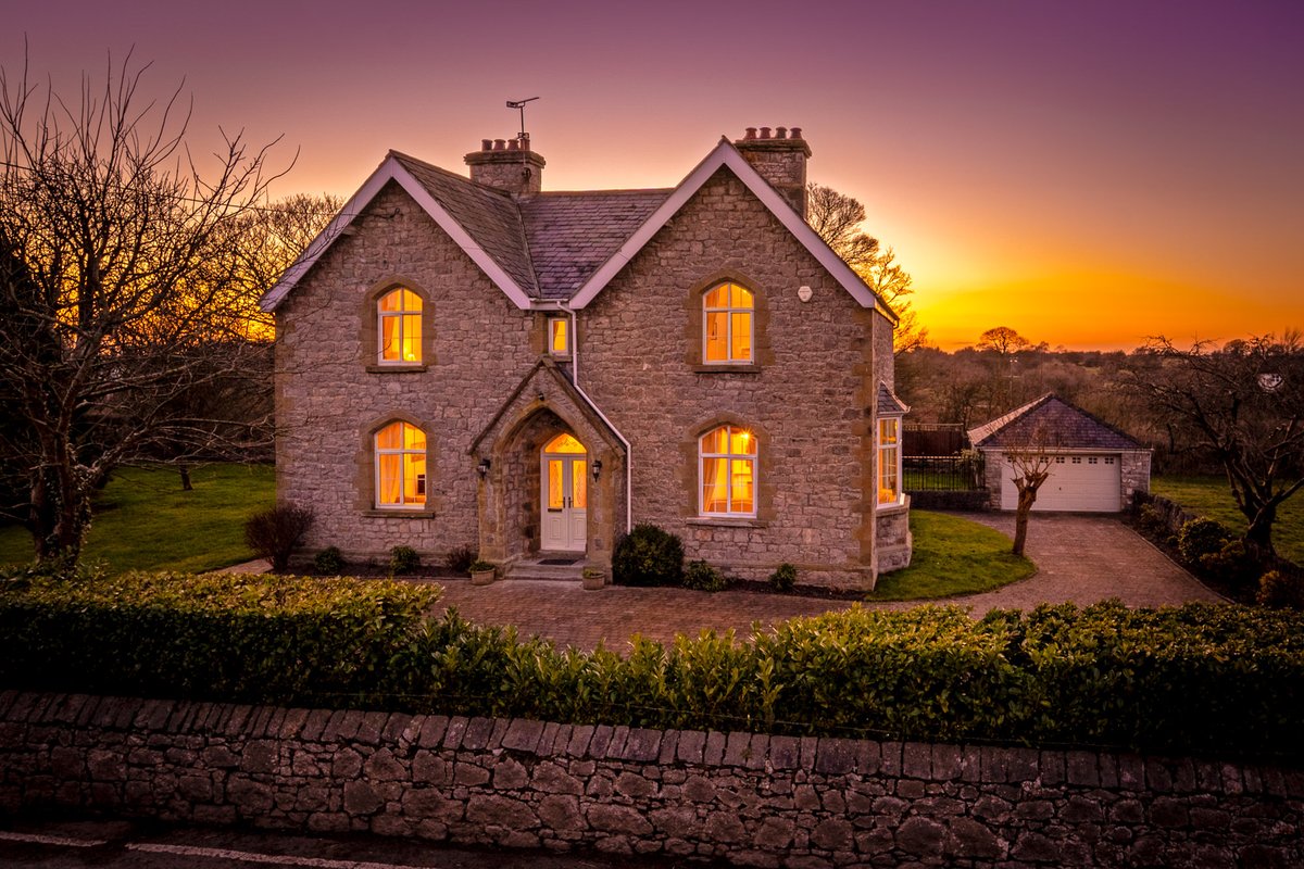 TateRowlands's tweet photo. Welcome to The Olde Grange, in Brynford. One of our stunning unique properties. For more information visit our website https://t.co/aeZvw5GsnS <3 #taterowlands #estateagents #uniquehomes #flintshire #denbighshire #wrexham #brynford #characterproperty https://t.co/hdl9TTsSRt