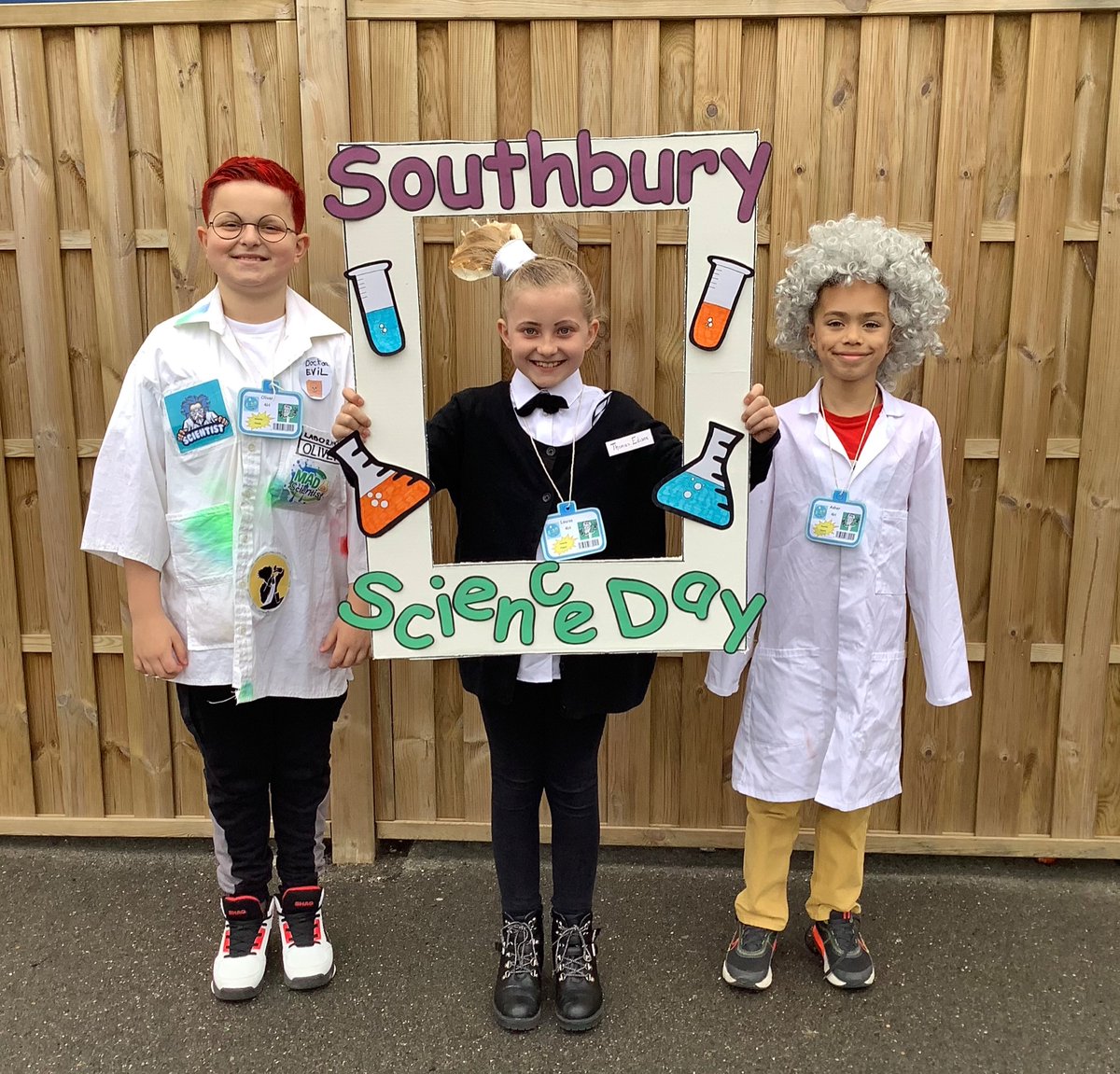 Year4sps's tweet photo. Happy Science Day! 🥼🧪👩🏿‍🔬We're looking forward to a day of experiments, demonstrations and challenges to celebrate British Science Week @ScienceWeekUK🔬 https://t.co/2hNPMxUJZ2