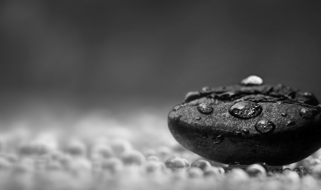 Εβραϊκή παροιμία:Εκεί που σας αγαπάνε να πηγαίνετε όχι και πολύ συχνά,εκεί που σας μισούν ποτέ.