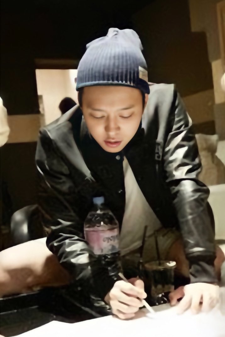 Bubbly_is_me's tweet photo. PRODUCER PARK is coming to town, BE PREPARED!
Is he gonna be a demanding and strict one, 
or a warm and understanding one?
Regardless, I know he will be an awesome producer, just you wait!
#NewProducer #ProducerPark #ParkYuchun #ParkYoochun #Yoochun #박유천 #ยูชอน #NextGlobalStar https://t.co/G9JZg0f2KC