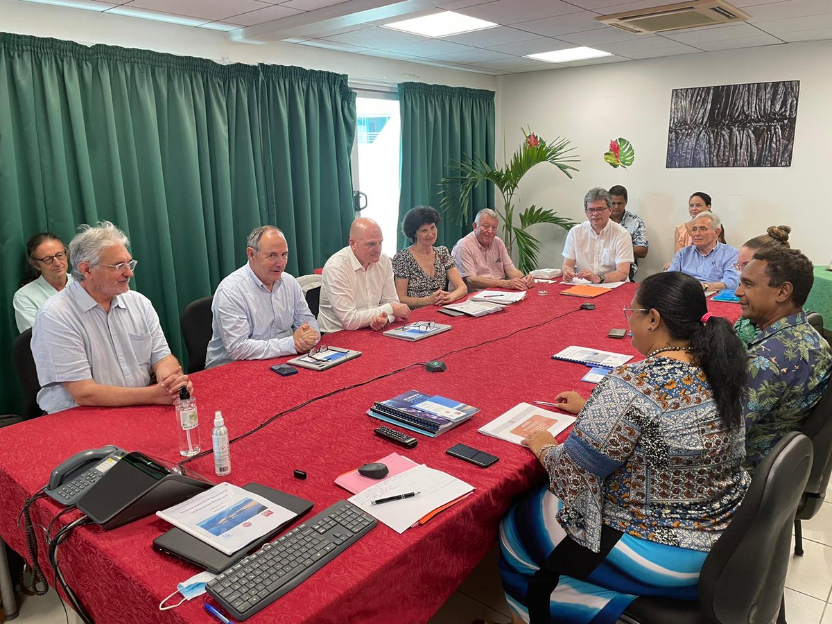 Notaires_CSN's tweet photo. Schéma directeur du #foncier en #Polynésie: les experts de #CSNInternational ont présenté 20 propositions afin de faciliter la gestion et la sortie des #indivisions et de renforcer la sécurité foncière à M. Alpha, Ministre de l’#agriculture polynésien. #notariat #NotairesdeFrance https://t.co/4XI94gRlVz