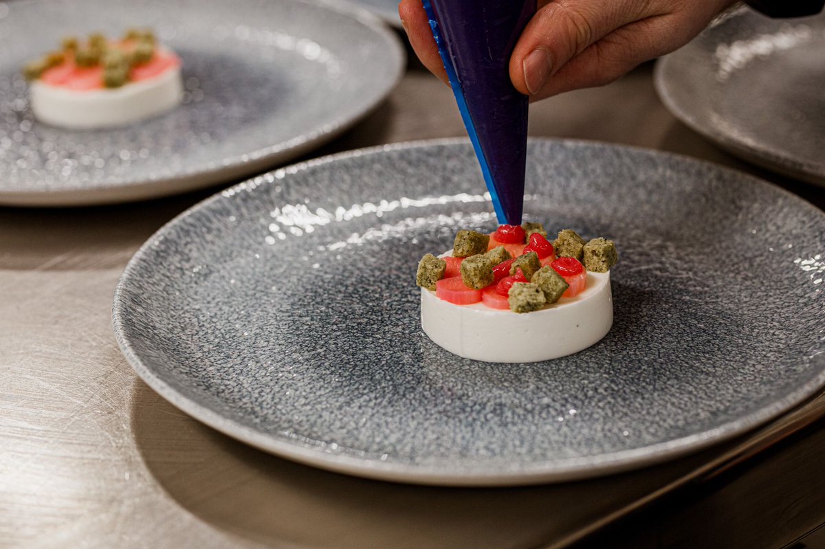 thechefsforum's tweet photo. Sustainable Welsh Producers the Star of the Latest Chefs' Forum Lunch @CoastRestaurant with students from @PembsCollege and top chefs @clapperton123 @douglasbalish @HGChef1 #readmore https://t.co/VSAvJFXFiX @ChefsloveAdande @castellhowell @flyingfish31 #photocredit @garethdmedia https://t.co/i2iG6LrKwi