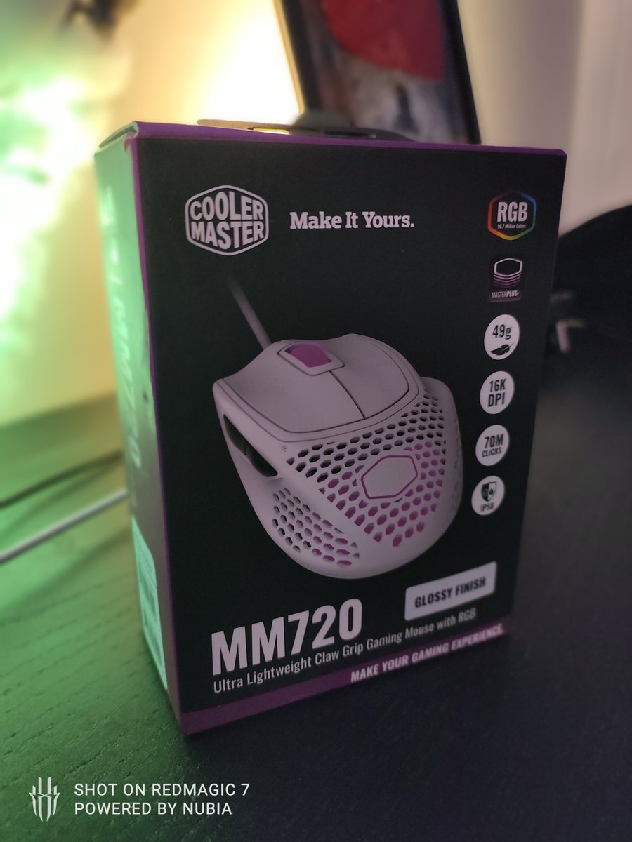 KrolayTv's tweet image. Giveway de la souris que  @coolermasterfr a offert généreusement au tvg7 vous avez juste a retweet et a tag 2 amis en commentaire 😁