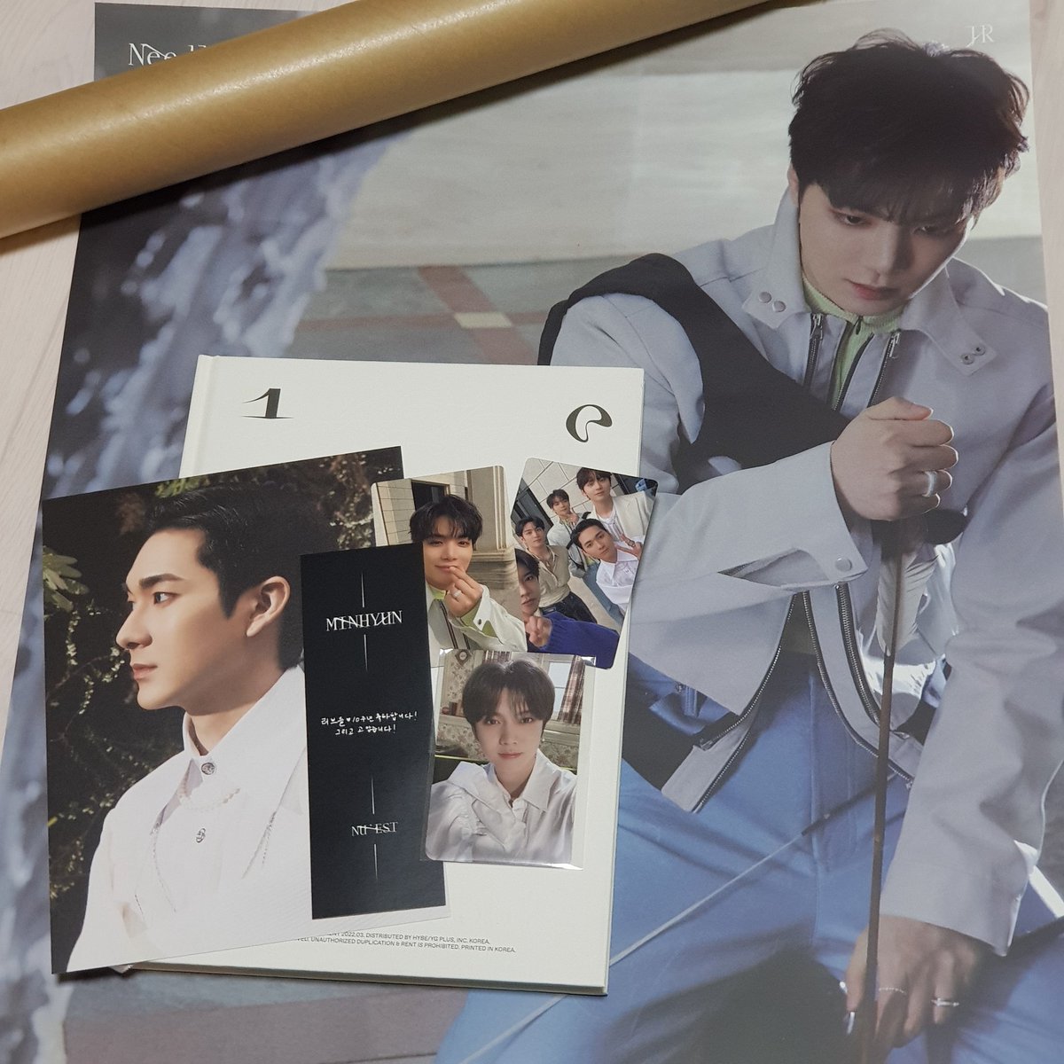NUESUTU_3701's tweet photo. 앨범왔네요.. 마지막 앨범깡..
전체포카랑 김
예사최
책갈피황
저거뭐라그래곽
포스터김 https://t.co/lOlhJsofWg