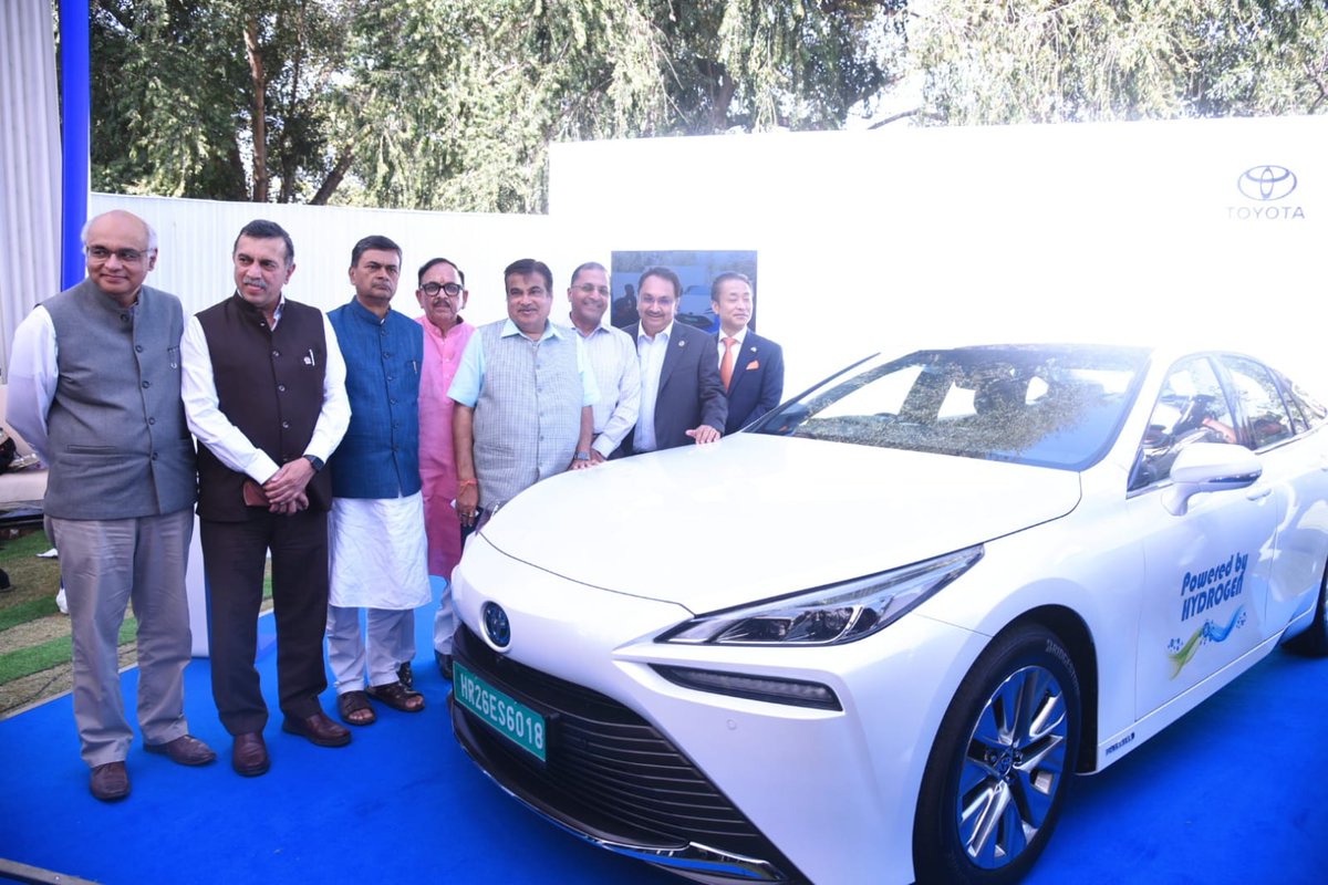 nitin_gadkari's tweet photo. Delighted to launch the world's most advanced technology - developed Green Hydrogen Fuel Cell Electric Vehicle (FCEV) Toyota Mirai along with Union Minister Shri @HardeepSPuri ji, Union Minister Shri @RajKSinghIndia  ji,... https://t.co/teu8pm1l57