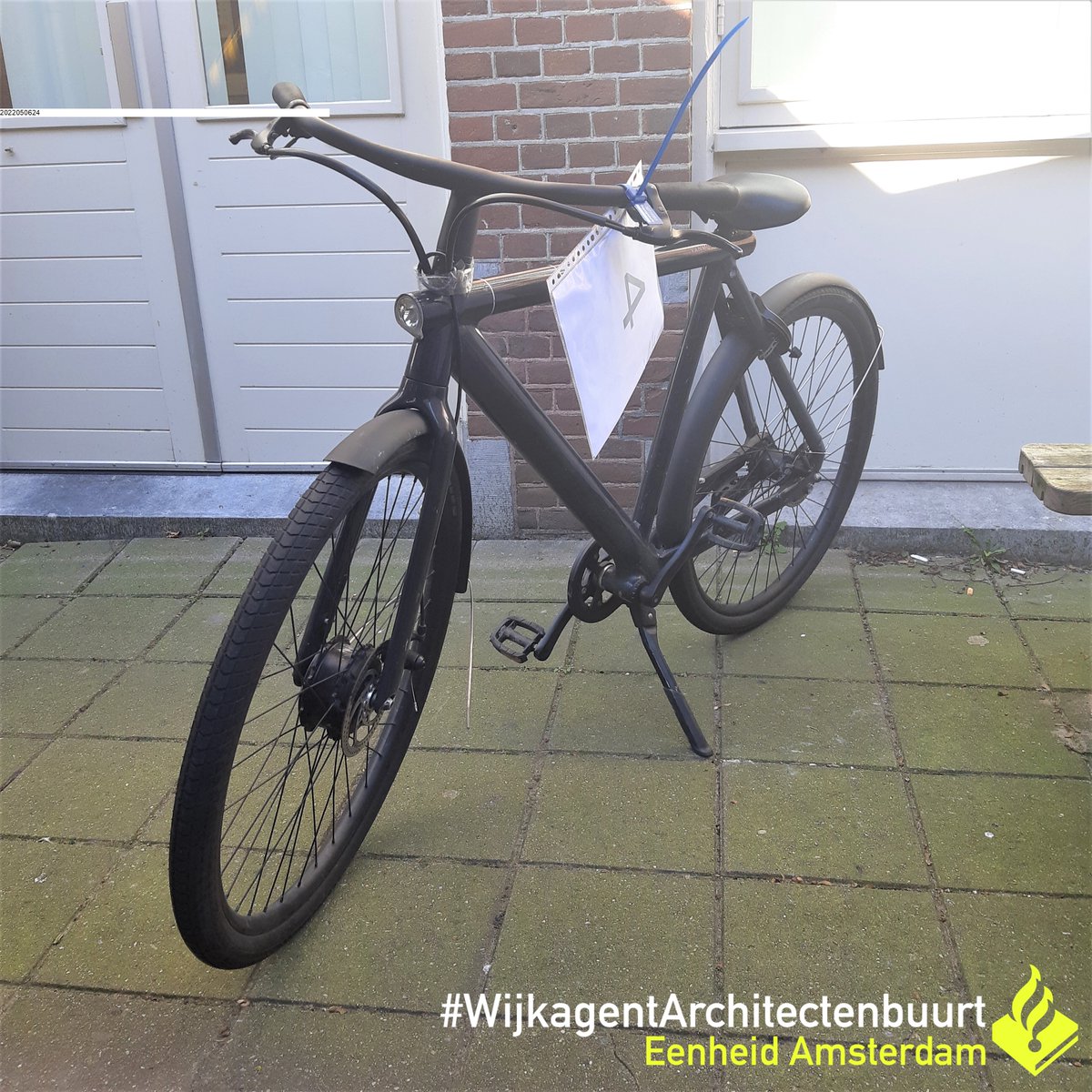 WA_JordaanNoord's tweet photo. De recherche is op zoek naar de eigenaar van deze Vanmoof fiets.
Deze fiets is weggenomen op 15 maart j.l vanaf de Zuiderzeeweg. De eigenaar kan zich melden via 0900-8844 onder vermelding van pvb:2022050624
#diefstal #art310 #fietsendiefstal #vanmoof #zuiderzeegweg #aanhouding https://t.co/sF0LyhS7JI