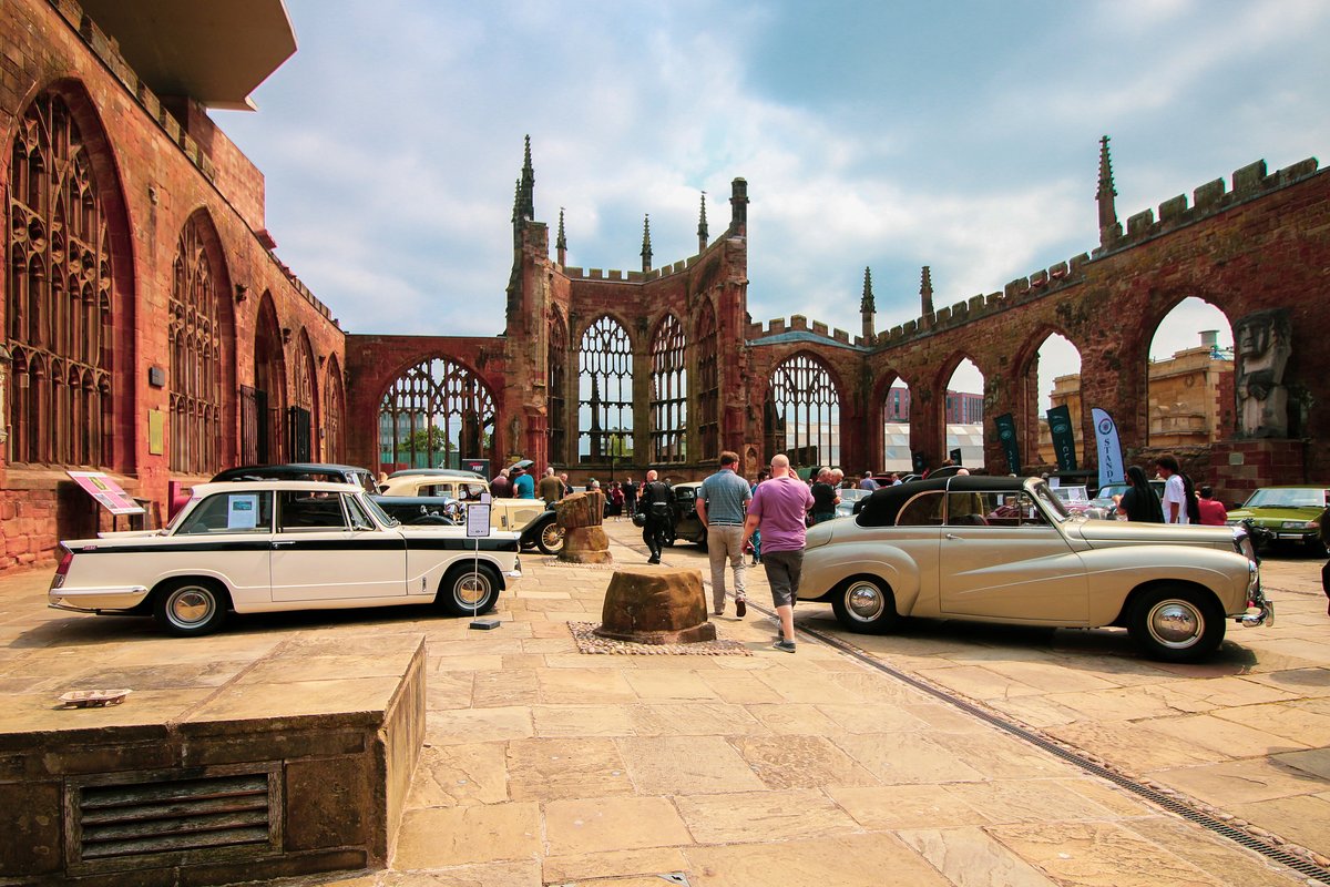 Hi #CovHour 👋

Did you hear that #CoventryConcours is back this year?

We will be celebrating the Queen's Jubilee with 70 years of Coventry based cars and motorcycles! 🚗🏍️

Even better, the event is free! Everyone is welcome! 🙃

📸 Joy Richings
#CovMotoFest