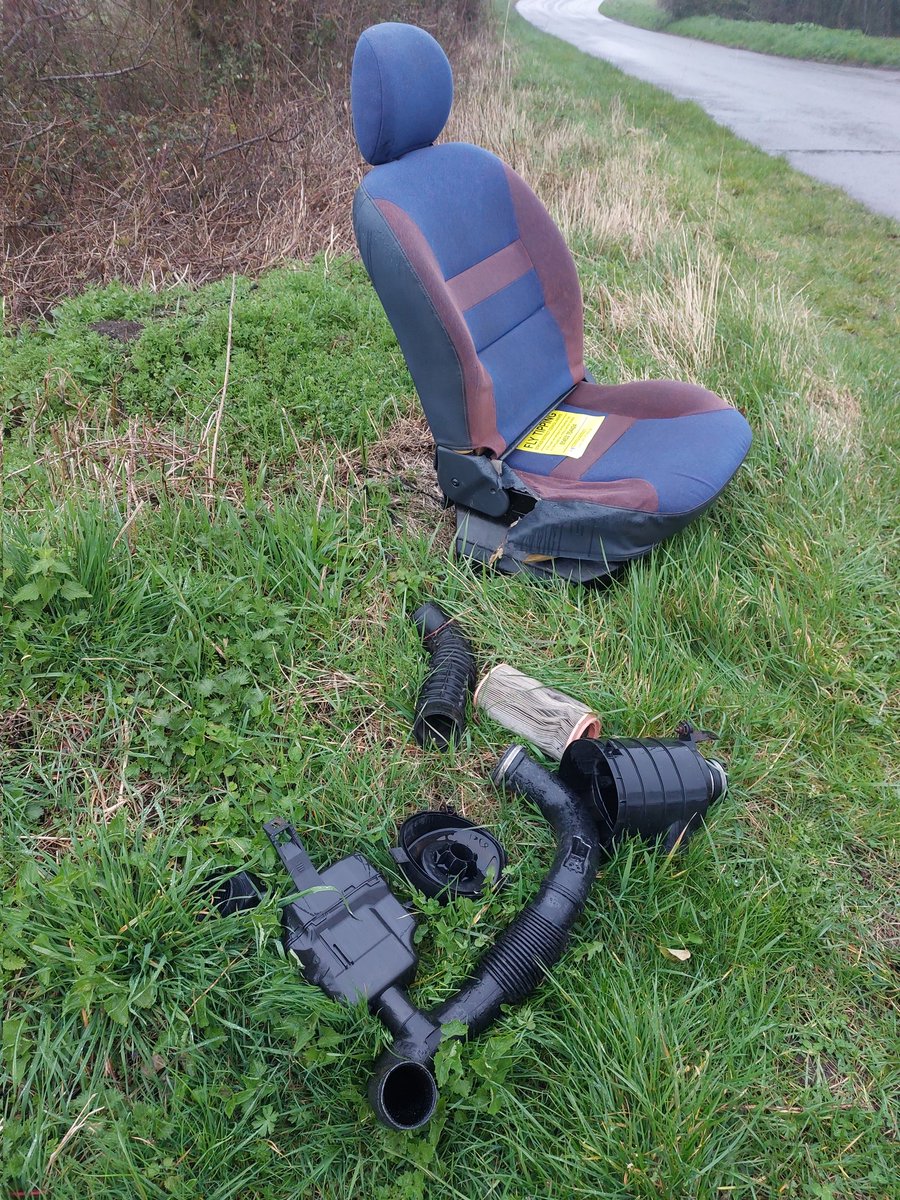 sdc_wardens's tweet photo. Simon M out on ๐๐๐ patrol came across this blot on the landscape near #Stinchcombe. Will arrange for its removal.๐๐๐.
Off now to deal with an untaxed vehicle at #Cam.
Neighbourhood Wardens keeping our Communities clean and safe. #Stroud. https://t.co/cNiShdaIJV