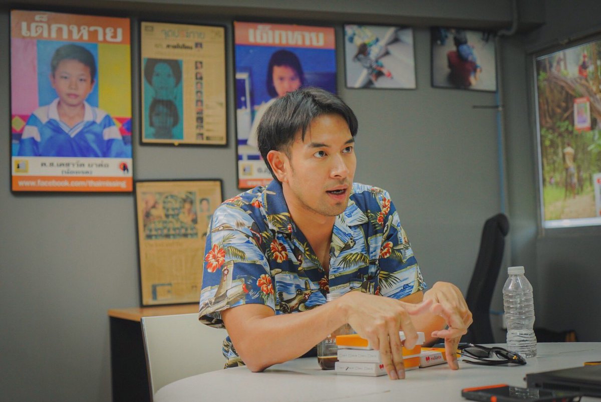Mirror_org's tweet photo. “ผมได้ค้นพบว่า การได้ทำเพื่อคนที่กำลังเดือดร้อน คือคุณค่าในชีวิตของผม” เกรท วรินทร @Great_rider10 ให้สัมภาษณ์ระหว่างเข้าร่วมโปรเจคเนื่องในวันคล้ายวันเกิด กับ #ศูนย์ข้อมูลคนหาย #มูลนิธิกระจกเงา https://t.co/HMqvWi6be2
