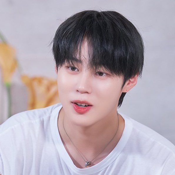 mars_h_mallow's tweet photo. 하성운 왜케 예뻐 https://t.co/7ItLqeBITl