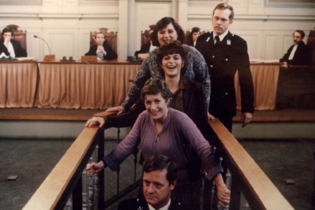 filmhafizasi's tweet photo. #GününFilmi, sinema tarihinde feminist yanıyla öne çıkan filmlerden A Question of Silence (1982).
Tanıtım ve fragman👉 https://t.co/0xtQJwjChl
#aquestionofsilence #marleengorris #frederikdegroot #nellyfrijda #eddabarends #keescoolen #filmhafızası https://t.co/5VxW1oViT5