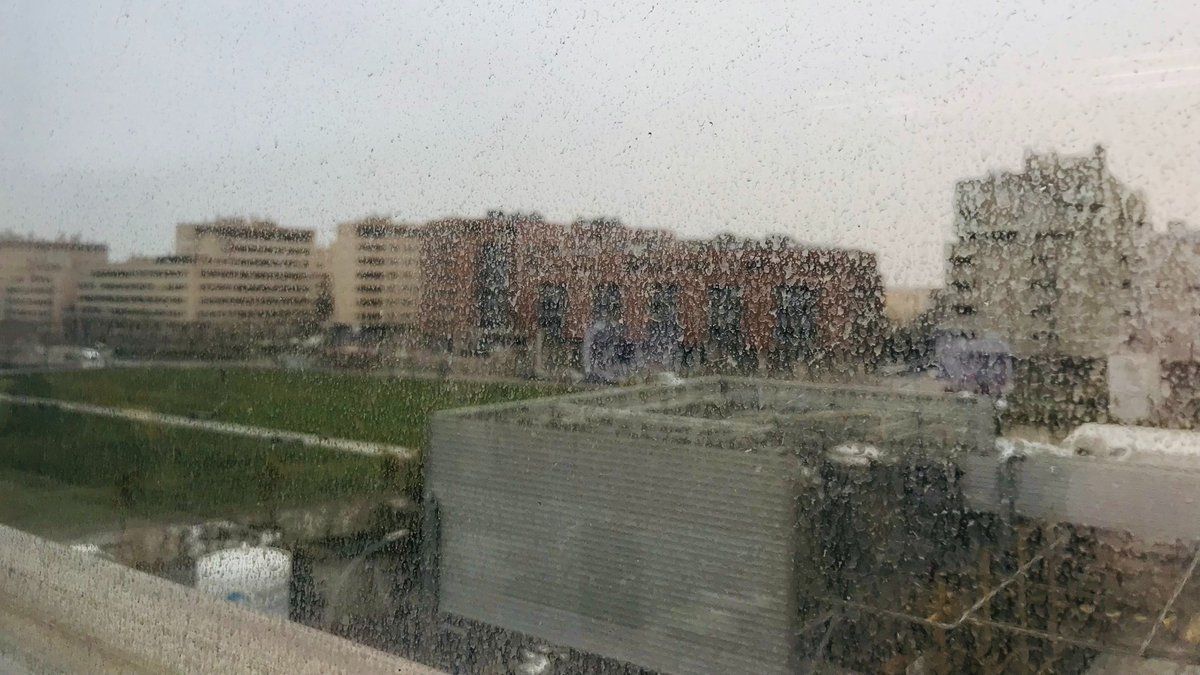 omologic's tweet photo. 📸Estas son las vistas que volvemos a tener hoy desde nuestra oficina de #Omologic. Aunque un poco menos que ayer, continúa el #PolvoSahariano en #Granada.
@AEMET_Esp @FundacionPTS #BuenosDías #Miércoles https://t.co/F4vQ72VTr3