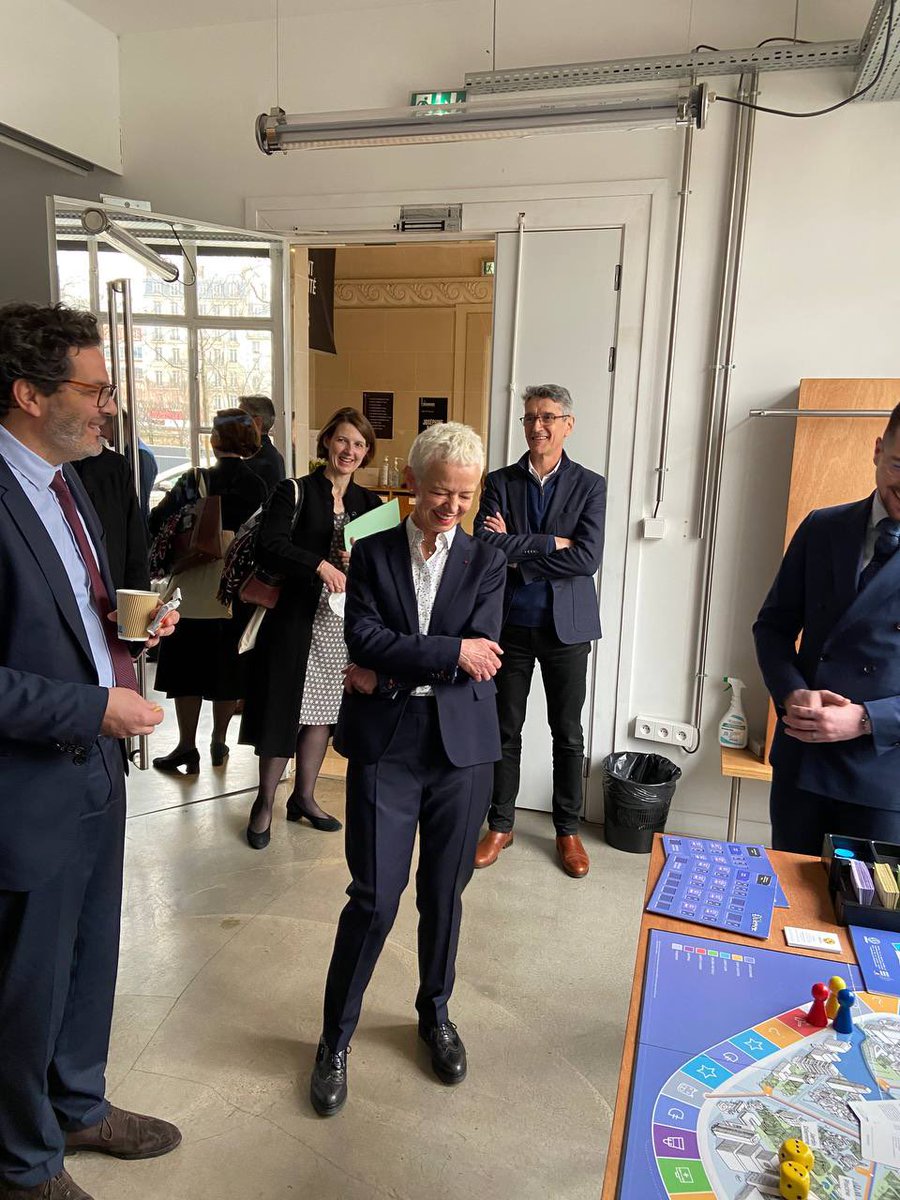 KlinkertBrigitt's tweet photo. Ravie de rencontrer @assocresus qui accompagne des personnes en situation de précarité financière. Car la mobilité peut être un véritable frein dans le retour à l'emploi, nous développons à leurs côtés les solutions de micro-crédit qui facilitent les achats de véhicules. https://t.co/tS3wX1YPrA