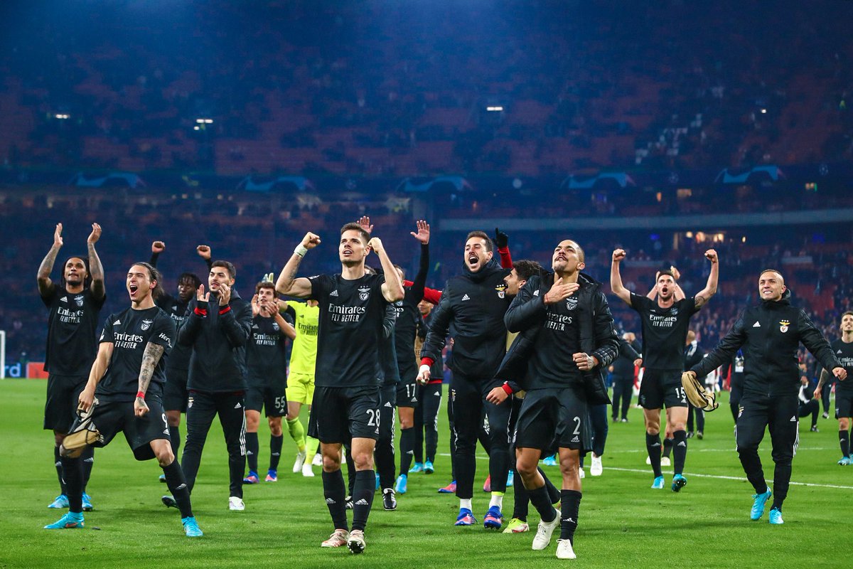 Que momento especial!
Estamos nos quartos de final da Champions League!
Let’s Go!! 🔥 
 🦅🔴⚪️

#AJASLB #SLBenfica #epluribusunum #UCL