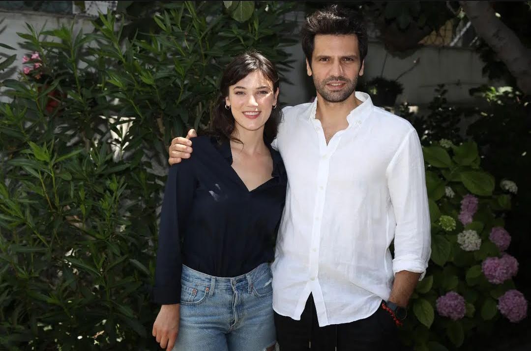 itsnuttynuts's tweet photo. The ship we wanted / the ship we got 

#yargı
#pinkaan 
#ilcey https://t.co/JNpUHwiUeR