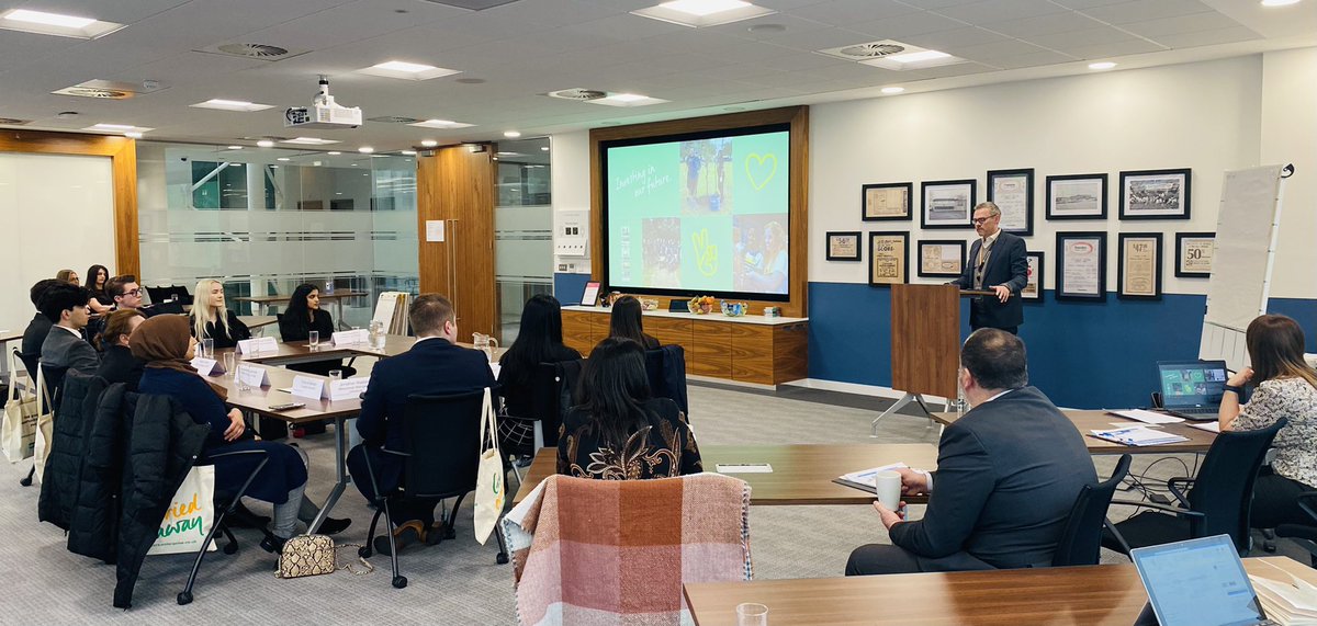 <a href="/gradu8recruiter/">Ashley Hever</a> welcoming our first Assessment Centre this morning <a href="/targetjobsUK/">targetjobs</a> #UGradoftheYear <a href="/ERAC_Jobs/">Enterprise Mobility Careers UK</a> 🤞🏻