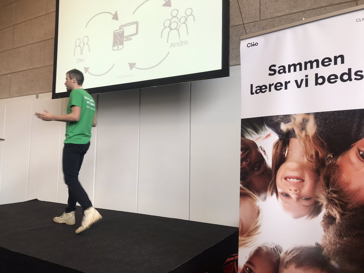 LindhMalene's tweet photo. Daniel Gorm taler om #teknologiforståelse for alle. #lærfest #clio https://t.co/rgfWXebvn7
