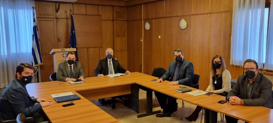 TagarasNikos's tweet photo. Συναντήθηκα χθες με τον ΥΠΑΑΤ, ΓΓεωργαντά για τη μείωση του κόστους παραγωγής των αγροτών στο πετρέλαιο, ρεύμα, λιπάσματα. Κατάργηση ΕΦΚ στο αγρ. πετρέλαιο, μείωση φόρου από 13% -> 6% στα λιπάσματα, φορ. διευκολύνσεις. Μέτρα που προβλέπονται στο νσχ για τον ΕΝΦΙΑ.
#ypen https://t.co/ewJbRYyjyQ