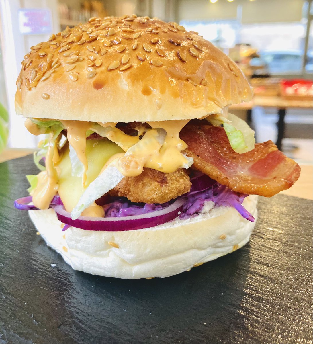 🍔 Lunch special 🍔                           Todays lunch special: chicken &amp; bacon burger, chipotle Mayo, slaw and smoked Monterrey Jack cheese #shoplocal #supportlocal