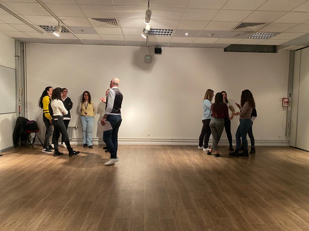 TM_ParisNord's tweet photo. À l'occasion de la journée des droits des femmes, le #TCPN a organisé une journée consacrée aux femmes du Technicentre. Un repas ensemble puis une après-midi animée par un coach et comédien afin de libérer la parole sur le sexisme et la position des femmes dans un milieu masculin https://t.co/KtWDMMOLM1