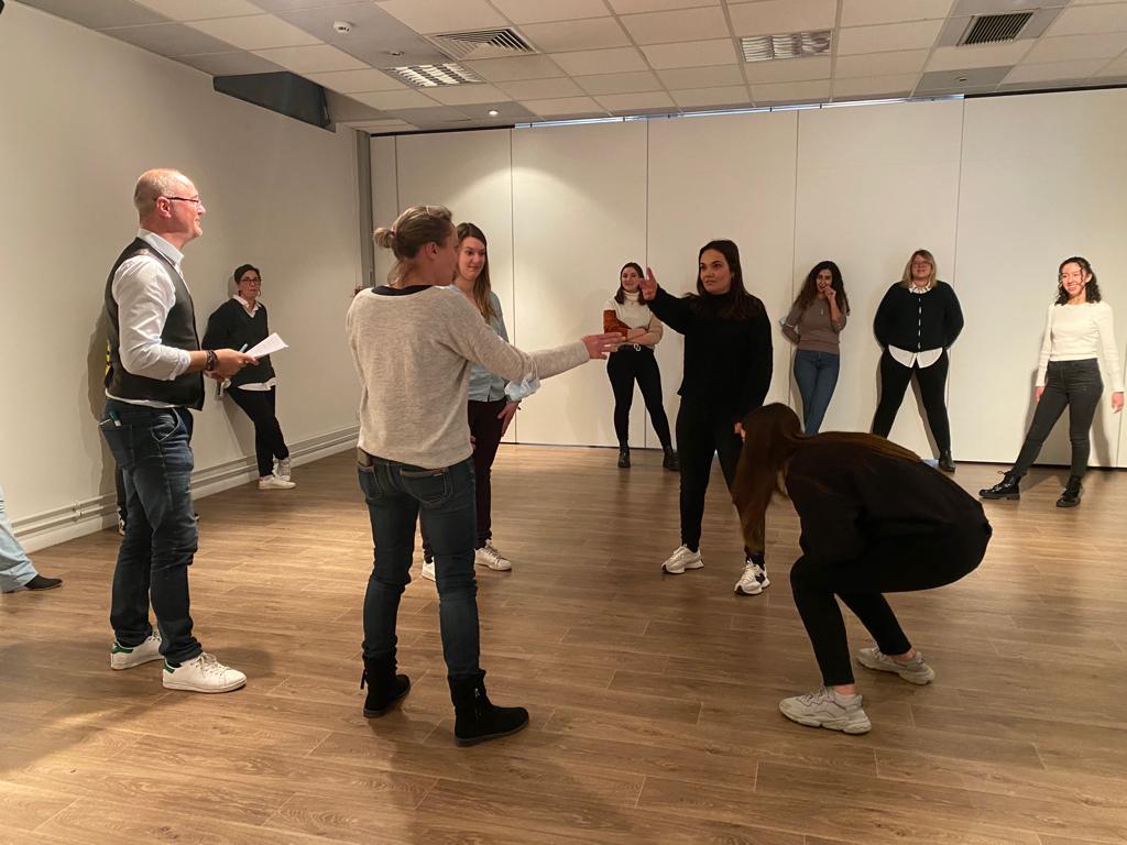 TM_ParisNord's tweet photo. À l'occasion de la journée des droits des femmes, le #TCPN a organisé une journée consacrée aux femmes du Technicentre. Un repas ensemble puis une après-midi animée par un coach et comédien afin de libérer la parole sur le sexisme et la position des femmes dans un milieu masculin https://t.co/KtWDMMOLM1