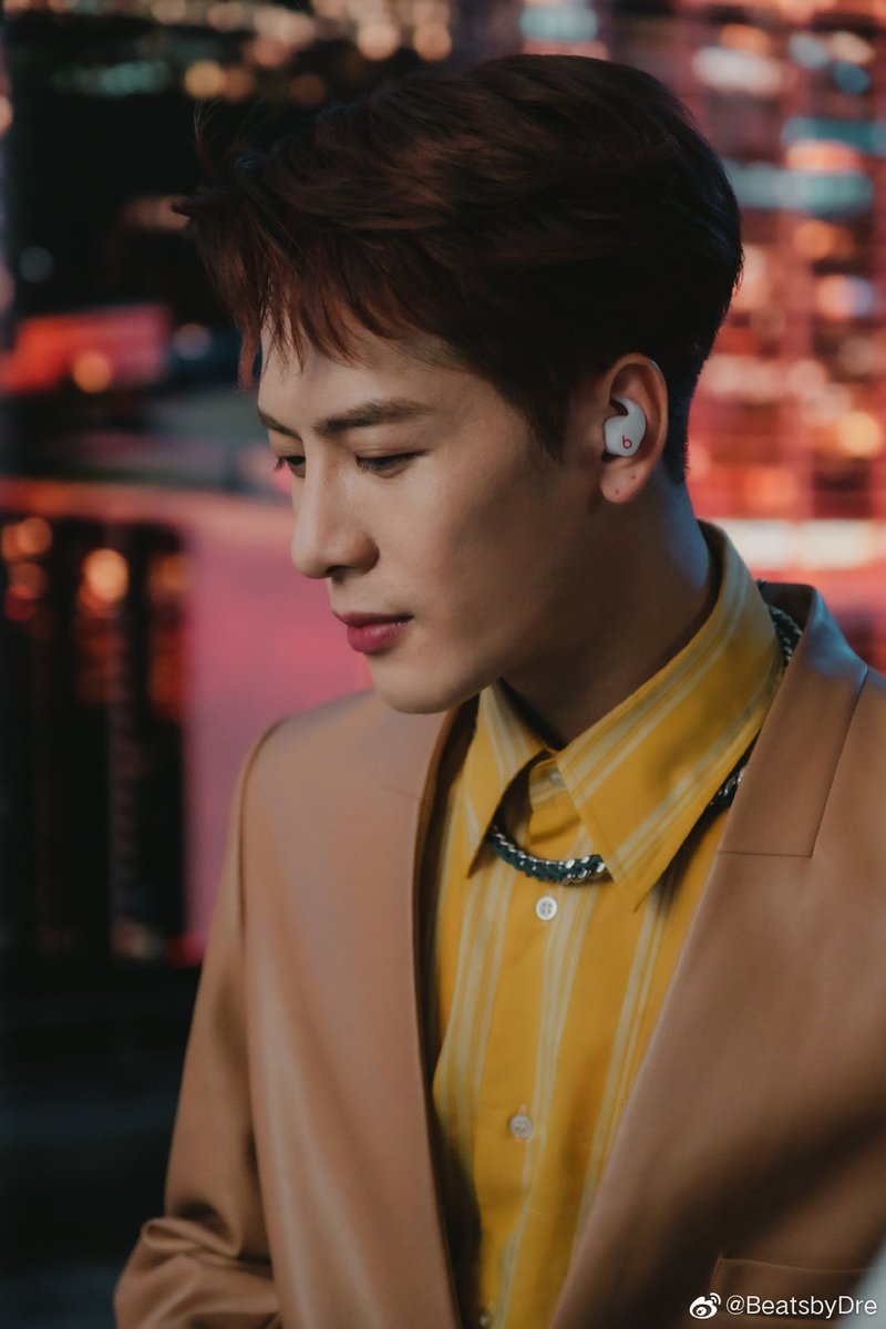 JacksonWGlobal's tweet photo. [WEIBO] 220316 @beatsbydre

It's the start of spring in March, waiting patiently for Jackson's music!
Quickly join Beats Global Spokesperson #JacksonWang in sporting the comfortable &amp; fitting Beats Fit Pro for an awesome music experience!

#王嘉尔 #잭슨 #TEAMWANG @teamwangofcl https://t.co/dTt1ZBFlry