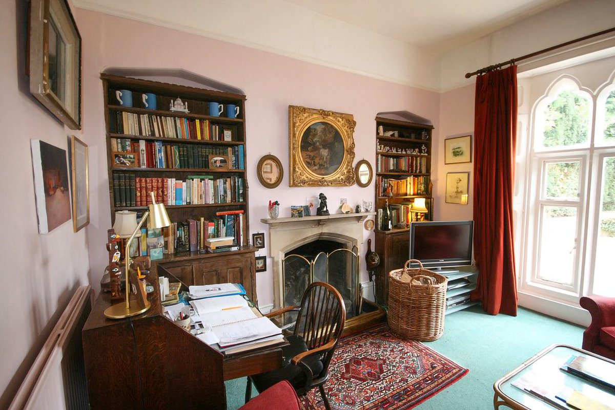 StacksProperty's tweet photo. This lovely #oldRectory with its stone mullioned #gothicstyled windows dates to 1847 & situated close to the village of Alburgh. It comes with 7 bedrooms, private and secluded gardens, 3 separate paddocks and grounds that extend to roughly 8.8 acres.
On with @DurrantsResi https://t.co/rcV0m3FZaP